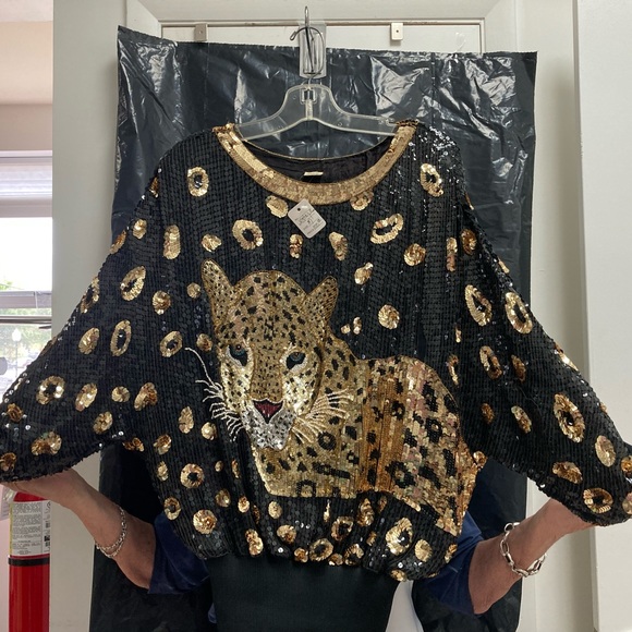 Sequin leopard top - Picture 2 of 2